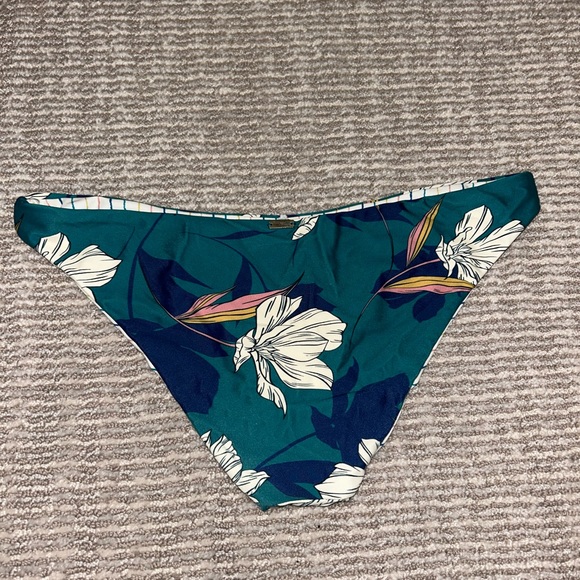 O’Neill two piece - Picture 5 of 6